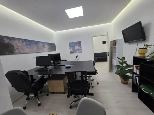 Tirane, jepet me qera zyre Kati 1, 65 m² 500 € (RRUGA E ELBASANIT)