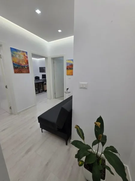 Tirane, jepet me qera zyre Kati 1, 65 m² 500 € (RRUGA E ELBASANIT)