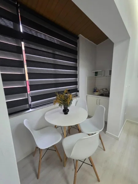 Tirane, jepet me qera zyre Kati 1, 65 m² 500 € (RRUGA E ELBASANIT)