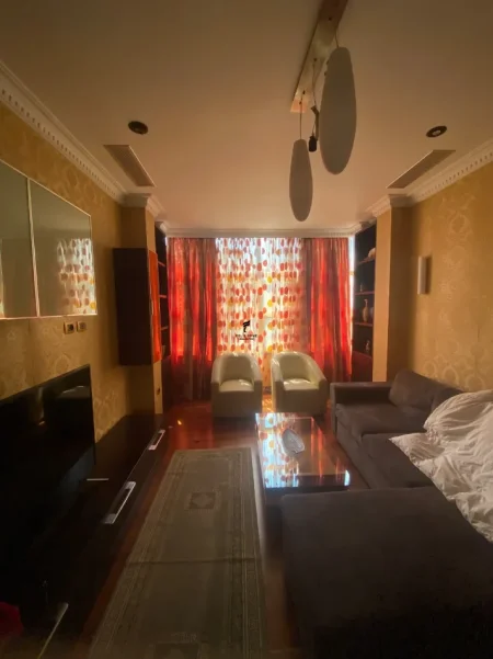 Tirane, jepet me qera apartament 1+1 Kati 4, 70 m² 600 € (BLLOK)
