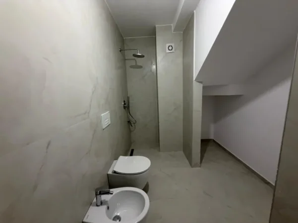 Tirane, shitet apartament Vile 3 Katshe Kati 0, 279 m² 380.000 € (Aba Residence/Sauk.)