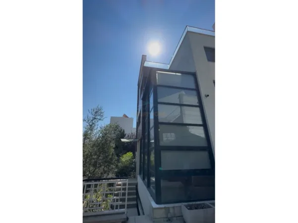 Tirane, jepet me qera  Vile 3 Katshe , 860 m² 3.500 € (TEG)