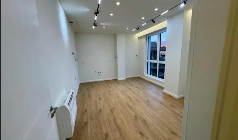 Tirane, jepet me qera ambjent biznesi Kati 2, 57 m² 1000 € (Robert shvarc)