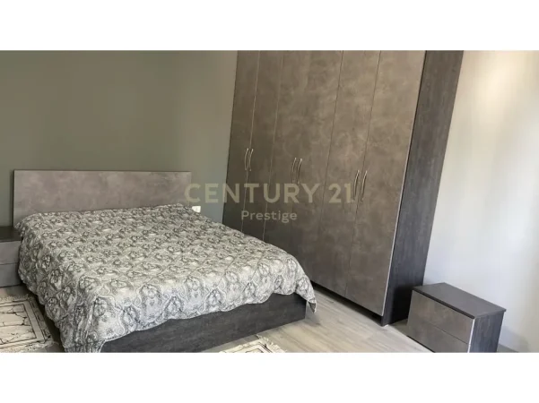 Tirane, jepet me qera apartament 2+1 Kati 5, 800 € (Rr.Elbasanit)