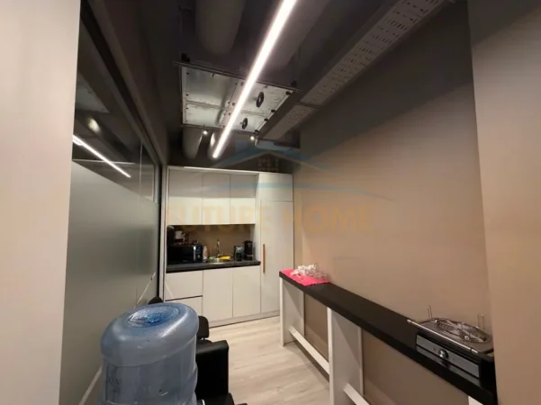 Tirane, jepet me qera ambjent biznesi Kati 2, 529 m² 11.000 € (LION PARK 1 , RRUGA E ELBASANIT)
