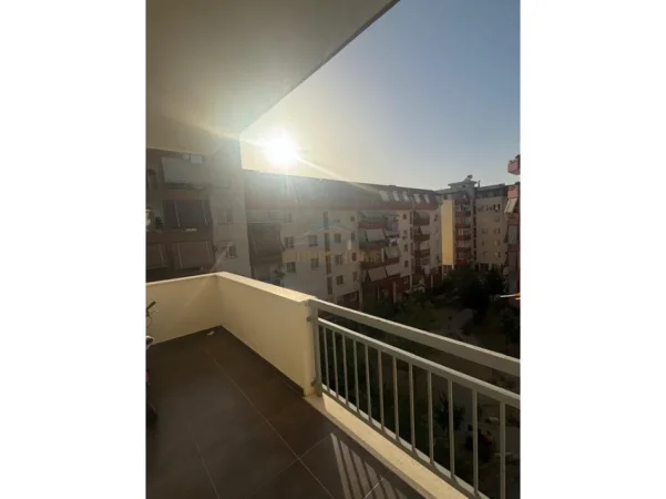 Tirane, jepet me qera apartament 3+1+2 Kati 3, 117 m² 550 € (FRESK , Rruga e Thesarit)