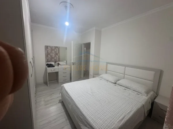 Tirane, jepet me qera apartament 3+1+2 Kati 3, 117 m² 550 € (FRESK , Rruga e Thesarit)