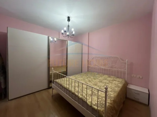 Tirane, jepet me qera apartament 2+1+2 Kati 3, 109 m² 650 € (ZOGU I ZI , Prane Logos)