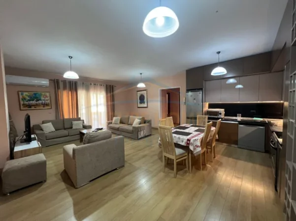 Tirane, jepet me qera apartament 2+1+2 Kati 3, 109 m² 650 € (ZOGU I ZI , Prane Logos)