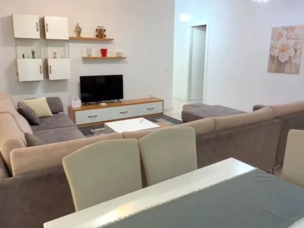 Tirane, jepet me qera apartament 2+1+Ballkon , 110 m² 1.100 € 