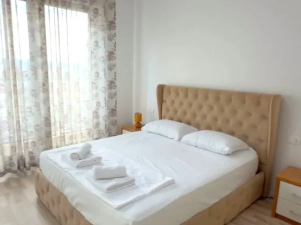 Tirane, jepet me qera apartament 2+1+Ballkon , 110 m² 1.100 € 
