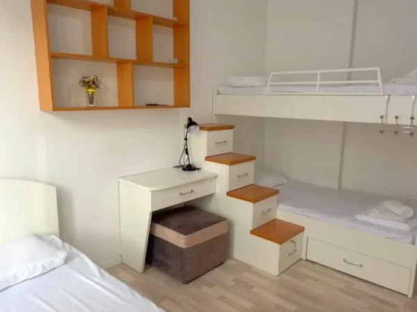Tirane, jepet me qera apartament 2+1+Ballkon , 110 m² 1.100 € 