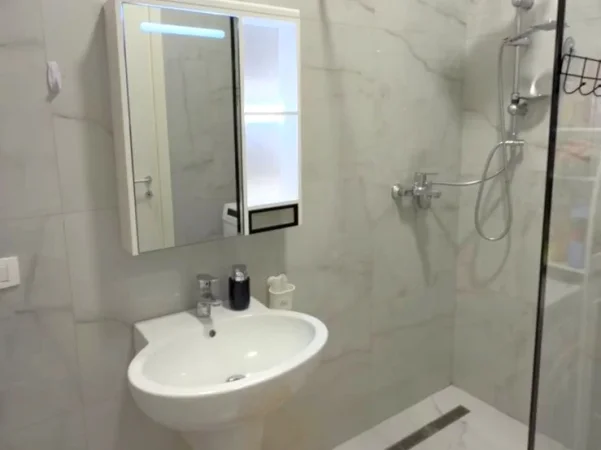 Tirane, jepet me qera apartament 2+1+Ballkon , 110 m² 1.100 € 