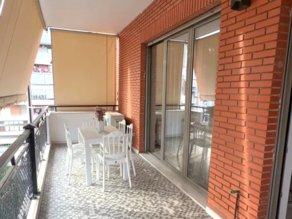 Tirane, jepet me qera apartament 2+1+Ballkon , 110 m² 1.100 € 