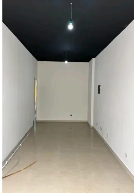 Tirane, jepet me qera ambjent biznesi Kati 0, 30 m² 300 € (rruga don bosko)