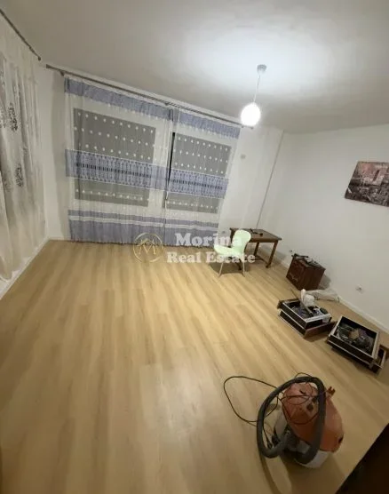 Tirane, jepet me qera apartament 2+1 Kati 3, 135 m² 300 € (Babrru)