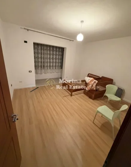 Tirane, jepet me qera apartament 2+1 Kati 3, 135 m² 300 € (Babrru)