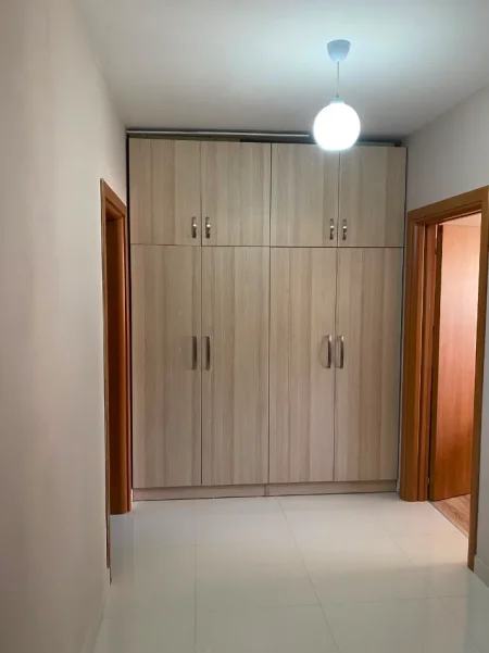 Tirane, jap me qera apartament 1+1 , 60 m² 450 € (Rruga spiro velko)