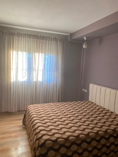 Tirane, jap me qera apartament 1+1 , 60 m² 450 € (Rruga spiro velko)