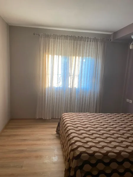 Tirane, jap me qera apartament 1+1 , 60 m² 450 € (Rruga spiro velko)
