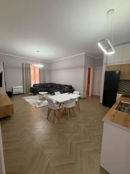 Tirane, jepet me qera apartament 1+1+Aneks+Ballkon , 78 m² 850 € (rruga e kavajes , 21 dhjetori)