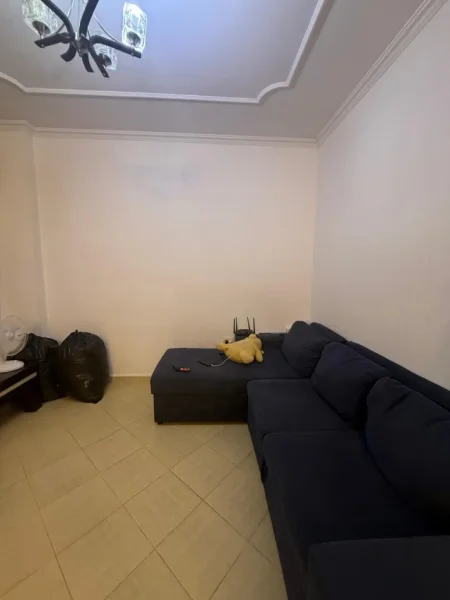 Tirane, jepet me qera apartament 1+1 Kati 2, 50 m² 300 € (Fresku)