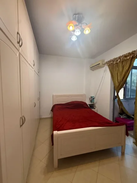 Tirane, jepet me qera apartament 1+1 Kati 2, 50 m² 300 € (Fresku)