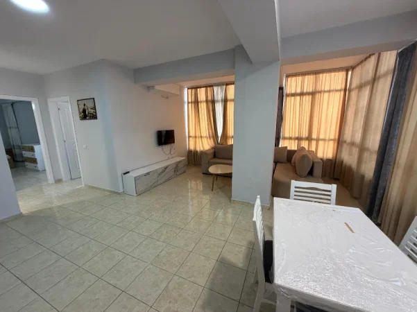 Tirane, jepet me qera apartament 2+1+Ballkon Kati 7, 95 m² 499 € (Apartament 2+1 Per Qera Astir I Mobiluar)
