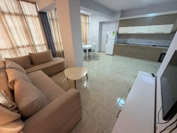 Tirane, jepet me qera apartament 2+1+Ballkon Kati 7, 95 m² 499 € (Apartament 2+1 Per Qera Astir I Mobiluar)
