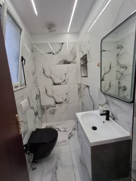 Vlore, jepet me qera vetem 1 dhome 1+1 Kati 2, 35 m² 35 € (Andrea Varfi)