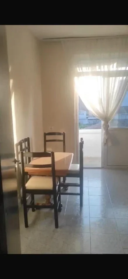 Tirane, jepet me qera apartament 1+1 Kati 3, 70 m² 350 € (Xhamlliku)