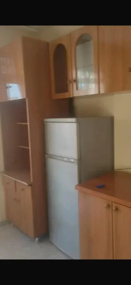Tirane, jepet me qera apartament 1+1 Kati 3, 70 m² 350 € (Xhamlliku)