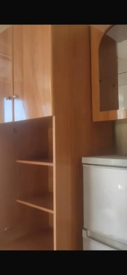 Tirane, jepet me qera apartament 1+1 Kati 3, 70 m² 350 € (Xhamlliku)