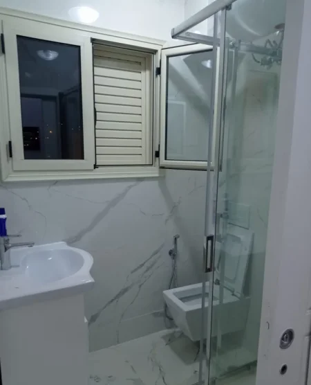 Tirane, jepet me qera apartament 2+1 Kati 2, 80 m² 520 € (Universiteti Europian)