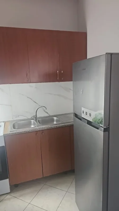 Tirane, jepet me qera apartament 2+1 Kati 2, 90 m² 390 € (Laprakë)
