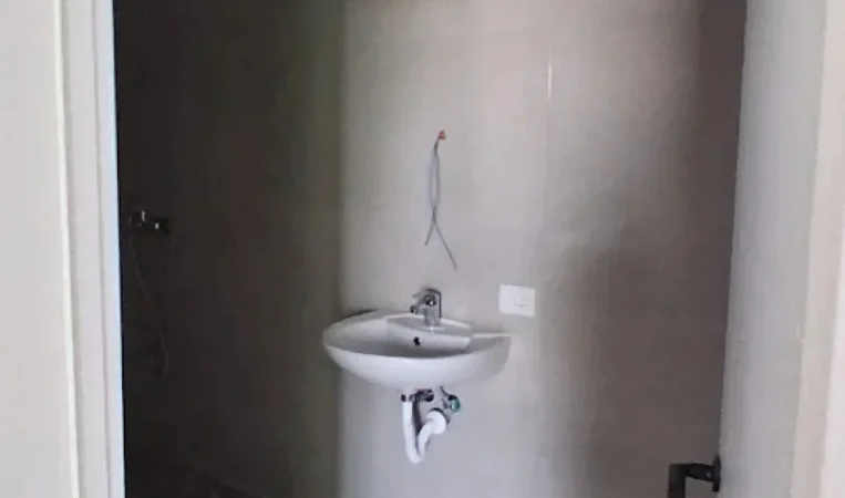 Tirane, jepet me qera apartament 2+1 Kati 5, 99 m² 500 € 