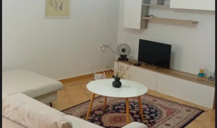 Tirane, jepet me qera apartament 1+1 , 75 m² 580 € 
