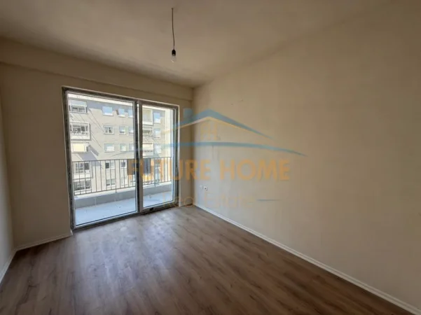 Shitet, Apartament 3+1+2+Depo, Komuna e Parisit,Tiranë 0696069906
