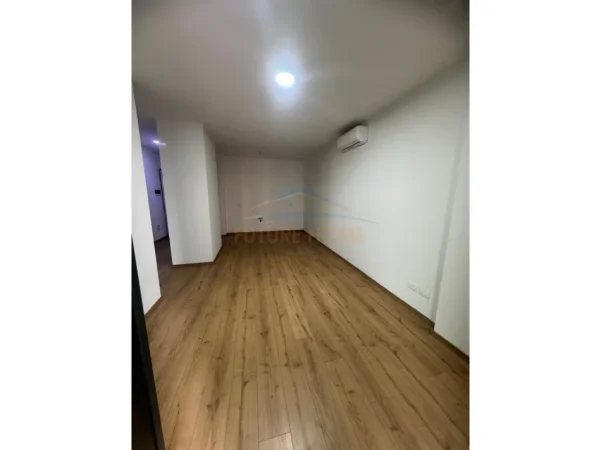 Tirane, jepet me qera apartament 2+1+Ballkon Kati 4, 85 m² 550 € (Unaza e re)