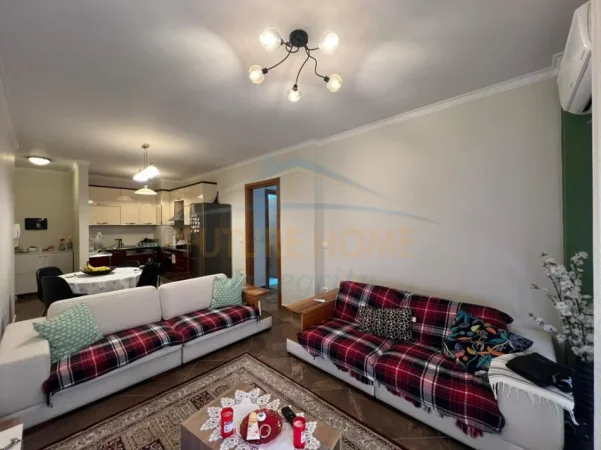 Shitet, Apartament 2+1+2+Verandë, Liqeni i Thatë, Tiranë. 0696069906