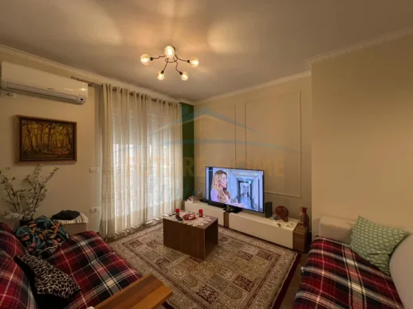 Shitet, Apartament 2+1+2+Verandë, Liqeni i Thatë, Tiranë. 0696069906