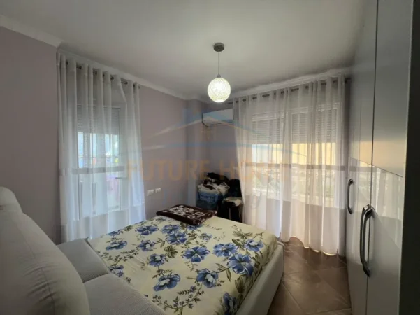 Shitet, Apartament 2+1+2+Verandë, Liqeni i Thatë, Tiranë. 0696069906