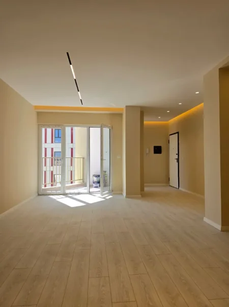 Shitet Ap: ✨️ 3+1+2🚾 1 Ballkon📍(Zogu Zi - Trius Residence) Sip. 125.2 m²) 🔥 Kati 7, Çmimi: 313K ✅️ Ultra Pamje