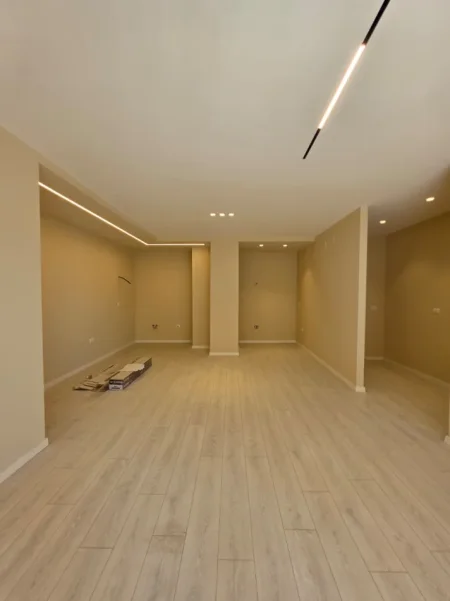 Shitet Ap: ✨️ 3+1+2🚾 1 Ballkon📍(Zogu Zi - Trius Residence) Sip. 125.2 m²) 🔥 Kati 7, Çmimi: 313K ✅️ Ultra Pamje