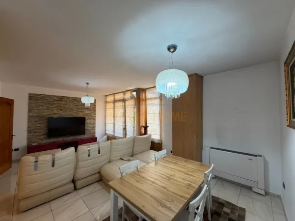 Shitet , Apartament 2+1+Garazh , 21 dhjetori , Tirane 0696069906