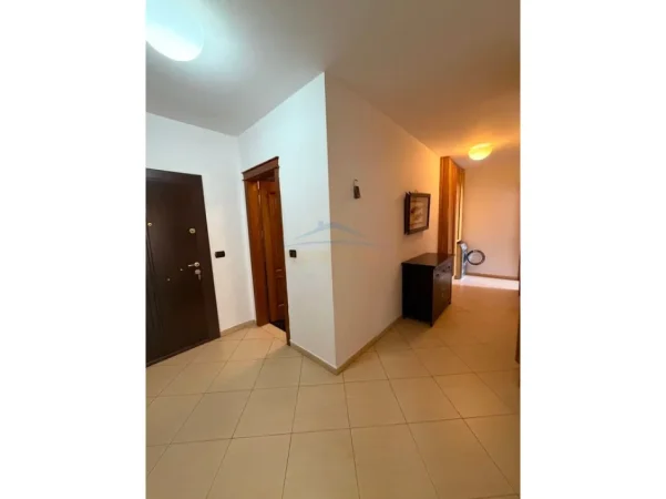 Shitet , Apartament 2+1+Garazh , 21 dhjetori , Tirane 0696069906