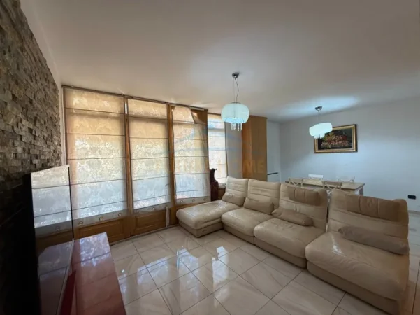 Shitet , Apartament 2+1+Garazh , 21 dhjetori , Tirane 0696069906