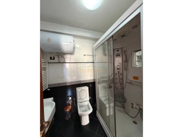 Shitet , Apartament 2+1+Garazh , 21 dhjetori , Tirane 0696069906