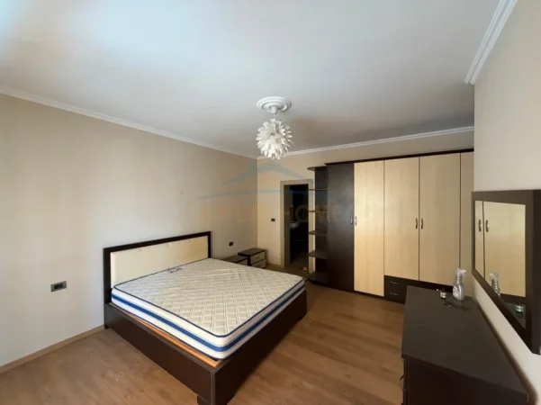 Shitet , Apartament 3+1+2+Post Parkimi , Ish ekspozita , Tirane 0696069906