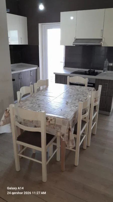 Tirane, jepet me qera apartament 2+1 Kati 7, 100 m² 480 € (Intesa San Paolo ne Laprak)